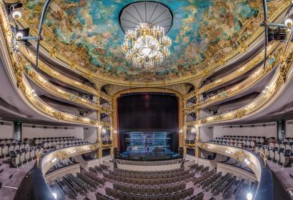 Assistez à de nombreux spectacles et concerts au Théâtre Royal de Namur, un superbe bâtiment datant du XIX